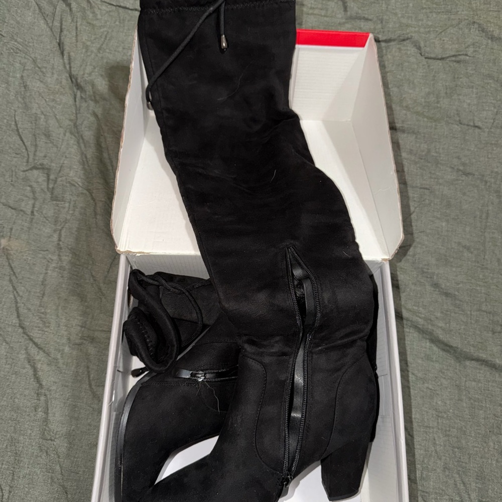 Black thigh-High Boots